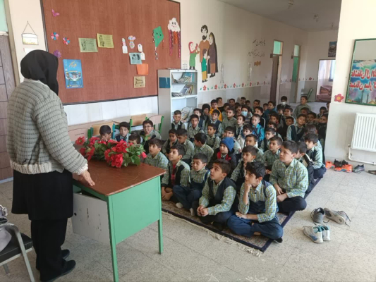 جلسه آموزشی تغذیه در دبستان پسرانه شهید هاشمی نژاد تودشکچویه