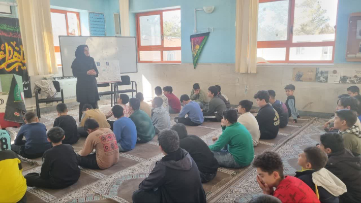 جلسه آموزشی تغذیه سالم، نوجوان سالم در دبستان پسرانه سروش کوهپایه
