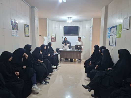 برگزاری کلاس آموزشی برای دانش آموزان در مرکز سجزی