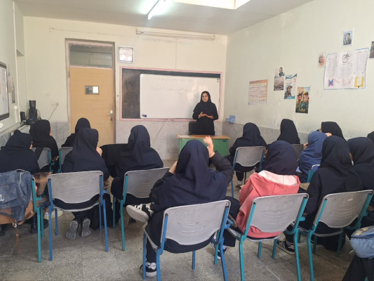 برگزاری جلسه آموزشی ریزمغذی ها و سلامت نوجوانان در دبیرستان دخترانه بنت الهدی کوهپایه