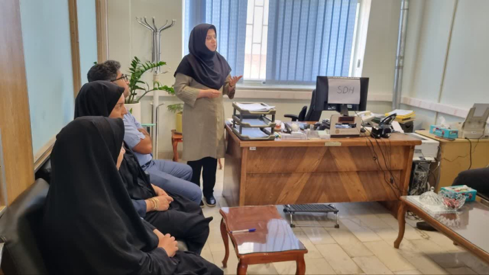 برگزاری جلسه آموزشی تغذیه با تاکید بر مولفه های اجتماعی موثر بر سلامت در اداره امور مالیاتی شهرستان کوهپایه