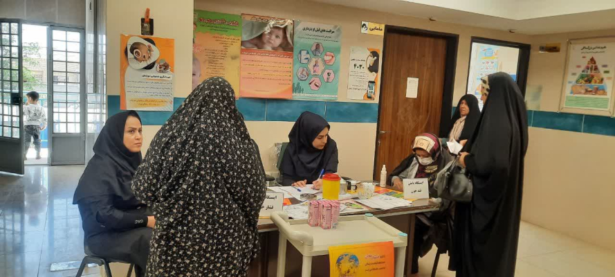 رگزاری میز خدمت به مناسبت هفته ی ملی سلامت، هفته جوانی جمعیت و روز جهانی فشار خون در مرکز خدمات جامع سلامت زفره توسط تیم سلامت مرکز 