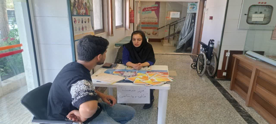 برگزاری میز خدمت مشاوره به مناسبت هفته دخانیات در مرکز جامع سلامت کوهپایه