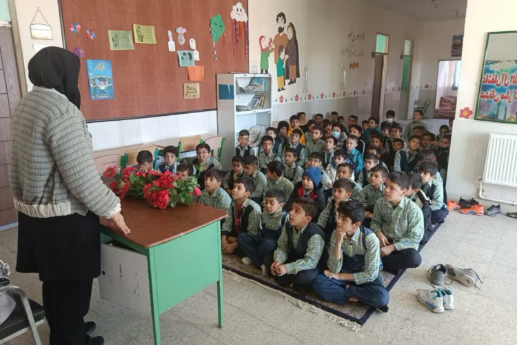 جلسه آموزشی تغذیه در دبستان پسرانه شهید هاشمی نژاد تودشکچویه
