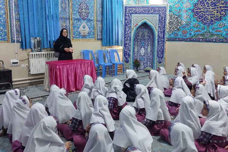 جلسه آموزشی در دبستان دخترانه شهید عبایی کوهپایه 