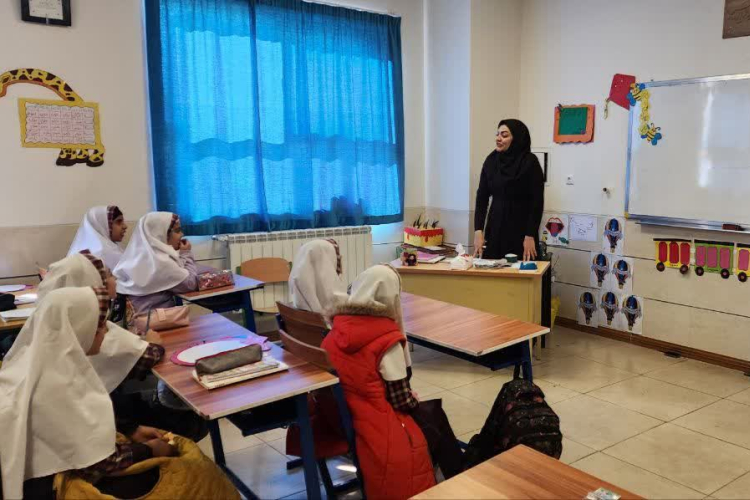 آموزش خانواده توانا و آموزش خودمراقبتی پرسنل در مدرسه شهید عبایی کوهپایه