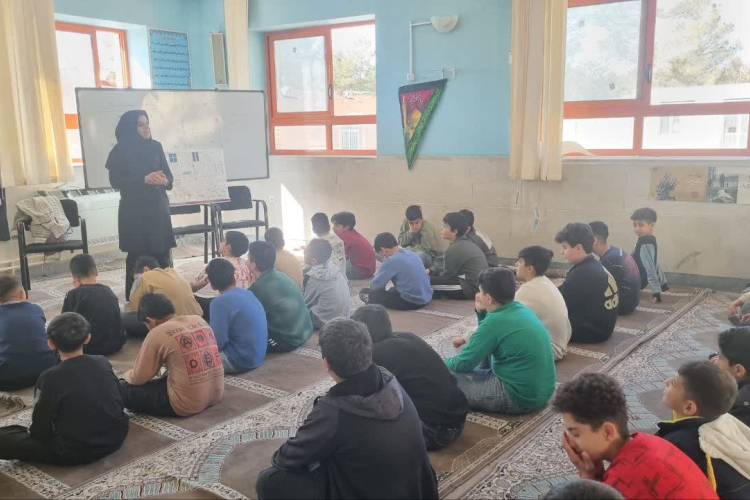 جلسه آموزشی تغذیه سالم، نوجوان سالم در دبستان پسرانه سروش کوهپایه
