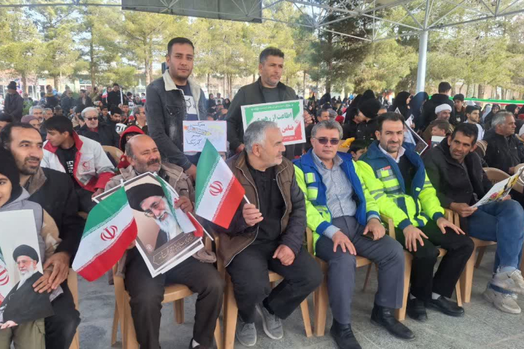 حضور مدیریت و پرسنل شبکه بهداشت و درمان و مراکز تحت پوشش شهرستان کوهپایه در راهپیمایی پرشور ۲۲ بهمن
