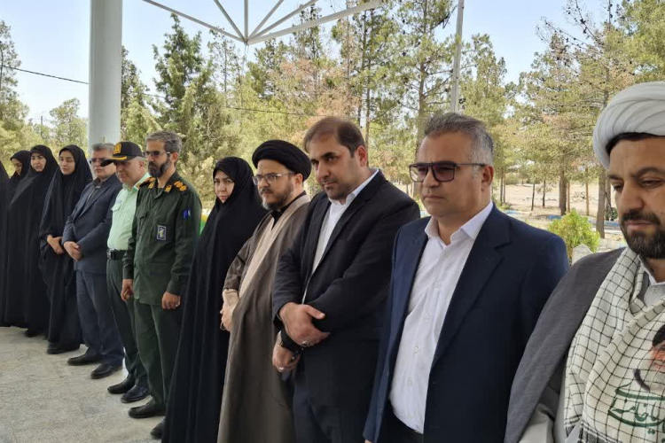 برگزاری  مراسم عطر افشانی قبور مطهر شهدای شهرستان