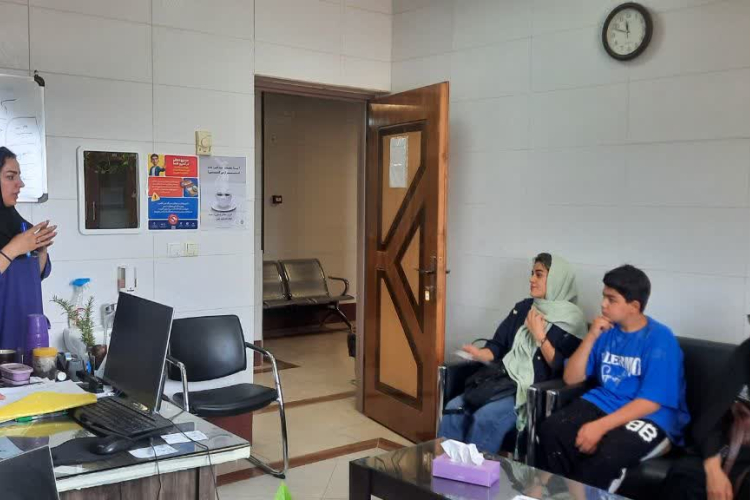 آموزش تحکیم بنیان خانواده نوجوان سالم (جلسه دوم) درمرکز خدمات جامع سلامت کوهپایه