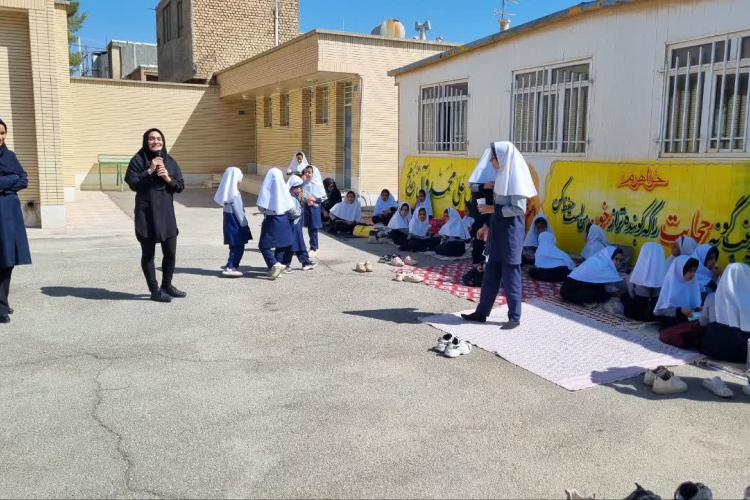 آموزش تغذیه در روز جهانی تخم مرغ در دبستان زنده یاد سعیدی زاده زفره همراه با صبحانه سالم