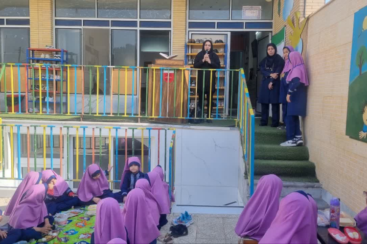 آموزش تغذیه در روز جهانی تخم مرغ در دبستان دخترانه شمیم رحمت همراه با صبحانه سالم