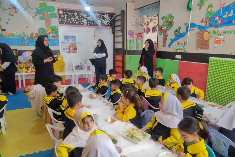 برگزاری مراسم روز جهانی تخم مرغ و هفته ملی کودک در مهدکودک جوانه های قرآن کوهپایه