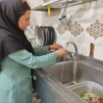 بازدید کارشناسان بهداشت محیط شهرستان از مراکز حساس غذایی و مجتمع های خدماتی رفاهی و بین راهی و ایستگاه های صلواتی در ایام تشییع پیکر رهبر شهید